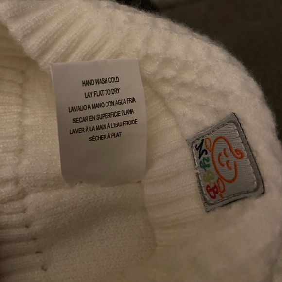 Adorable White Baby Pom-Pom Beanie and Mittens Set 6-18 months - Picture 4 of 6